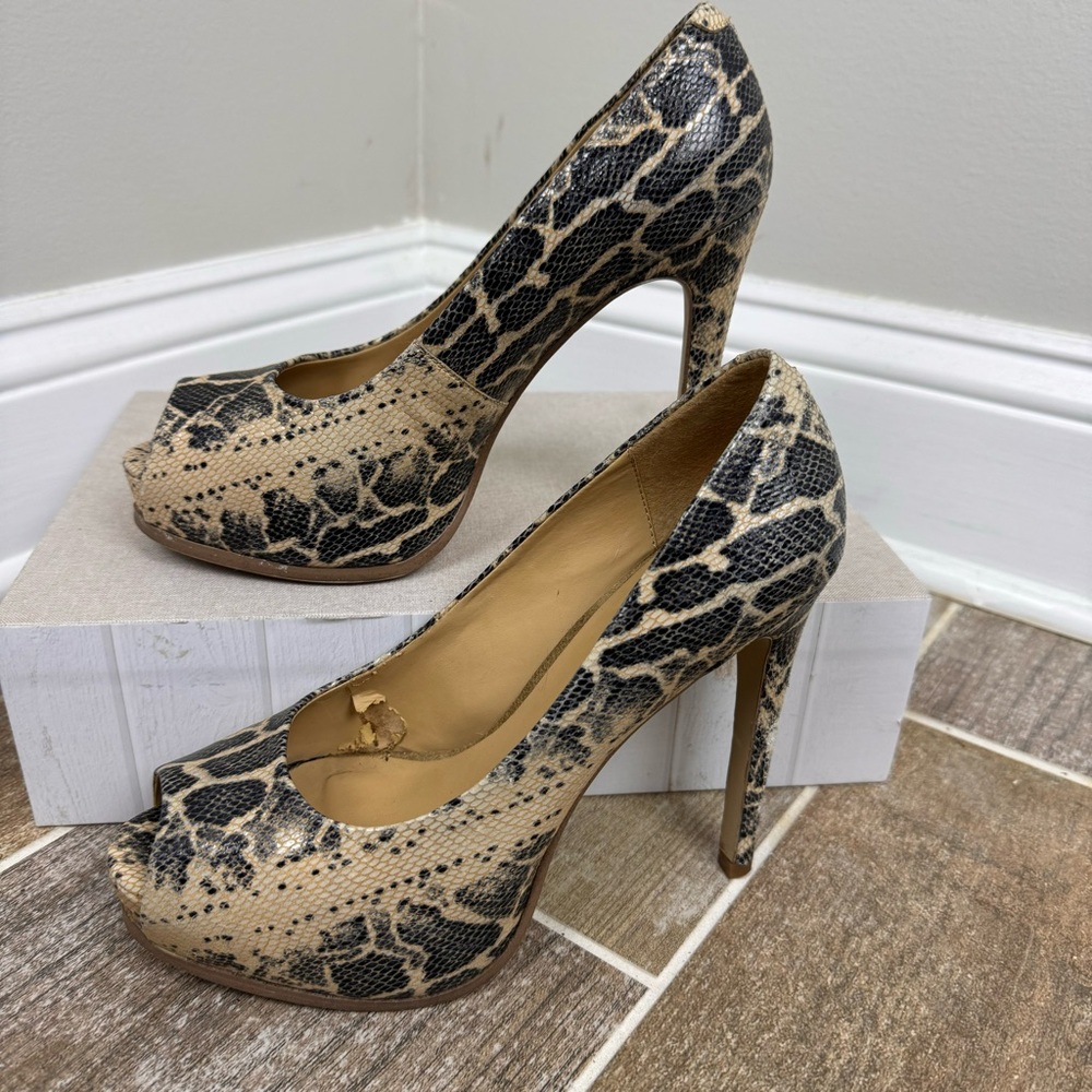 KELSI DAGGER OPEN TOE, Black Leather Snake skin High Heel,‎ Laisey Pumps Sz 8.5